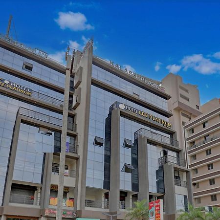 Hotel Lee Platinum أحمد أباد المظهر الخارجي الصورة