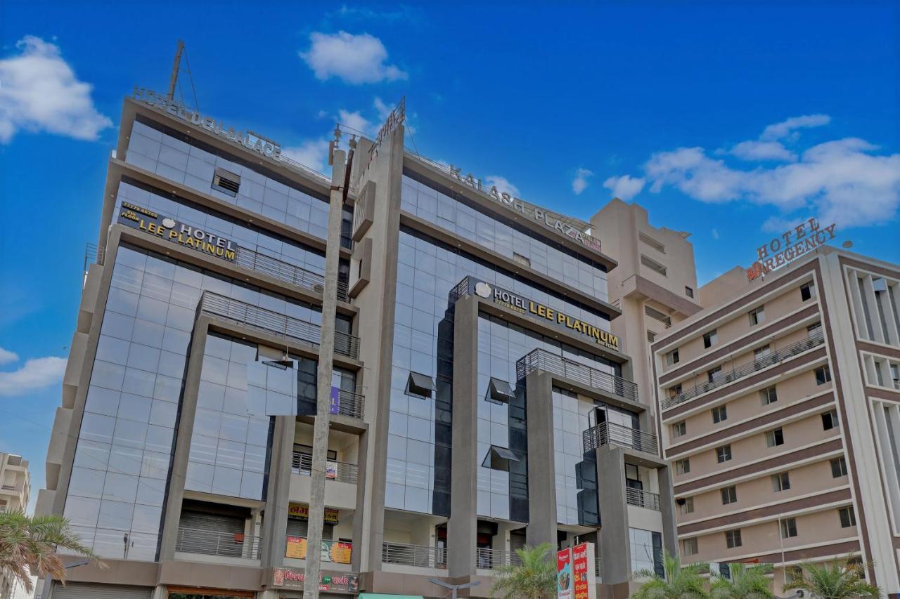Hotel Lee Platinum أحمد أباد المظهر الخارجي الصورة