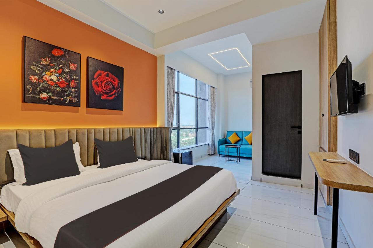 Hotel Lee Platinum أحمد أباد المظهر الخارجي الصورة