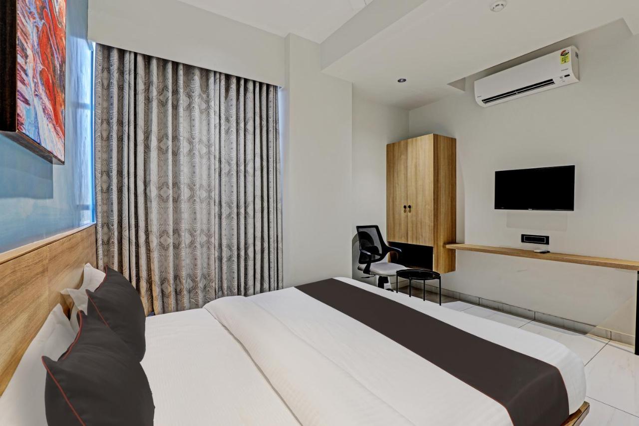 Hotel Lee Platinum أحمد أباد المظهر الخارجي الصورة