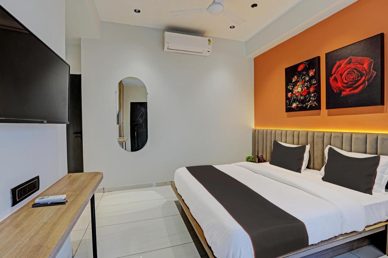 Hotel Lee Platinum أحمد أباد المظهر الخارجي الصورة