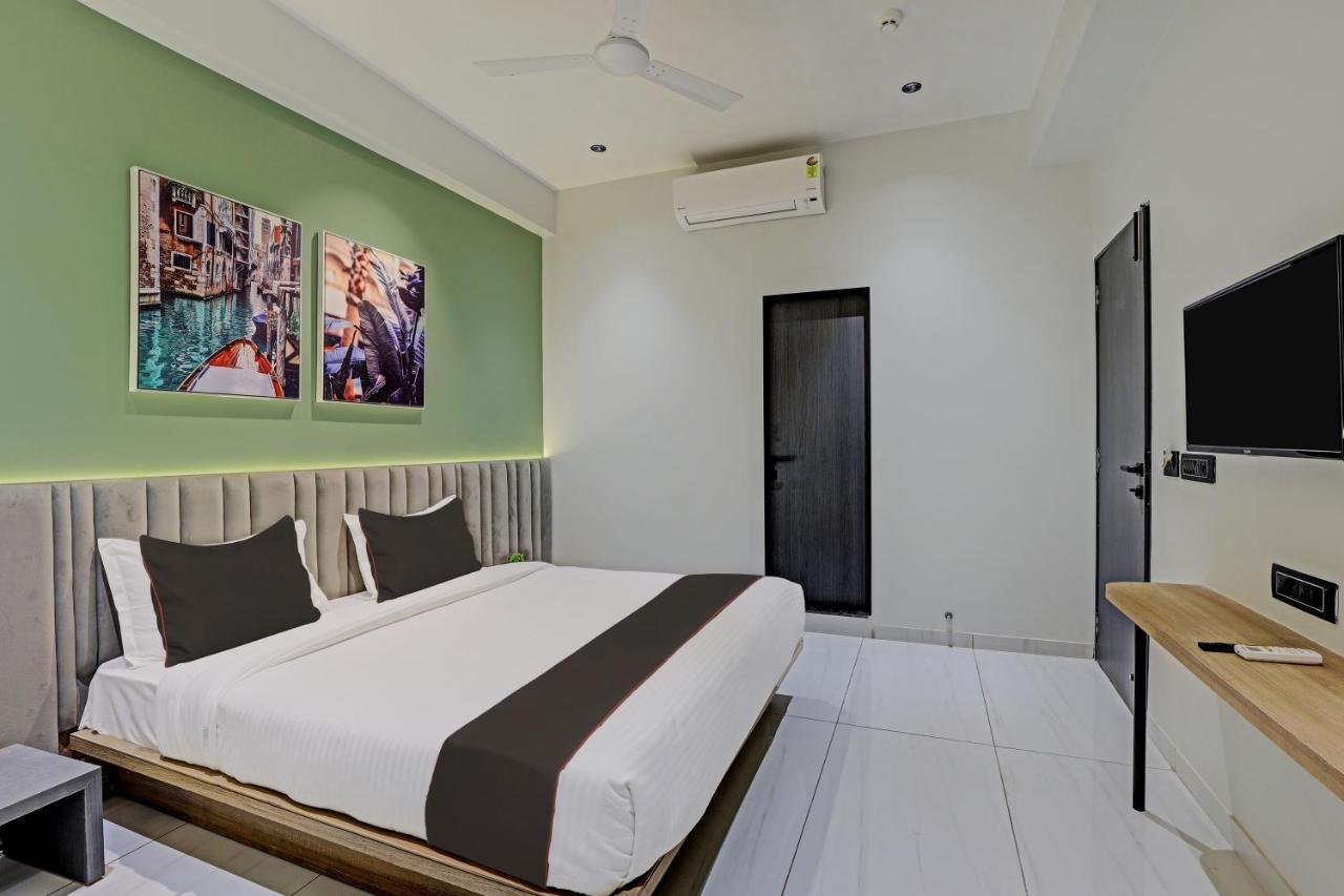 Hotel Lee Platinum أحمد أباد المظهر الخارجي الصورة