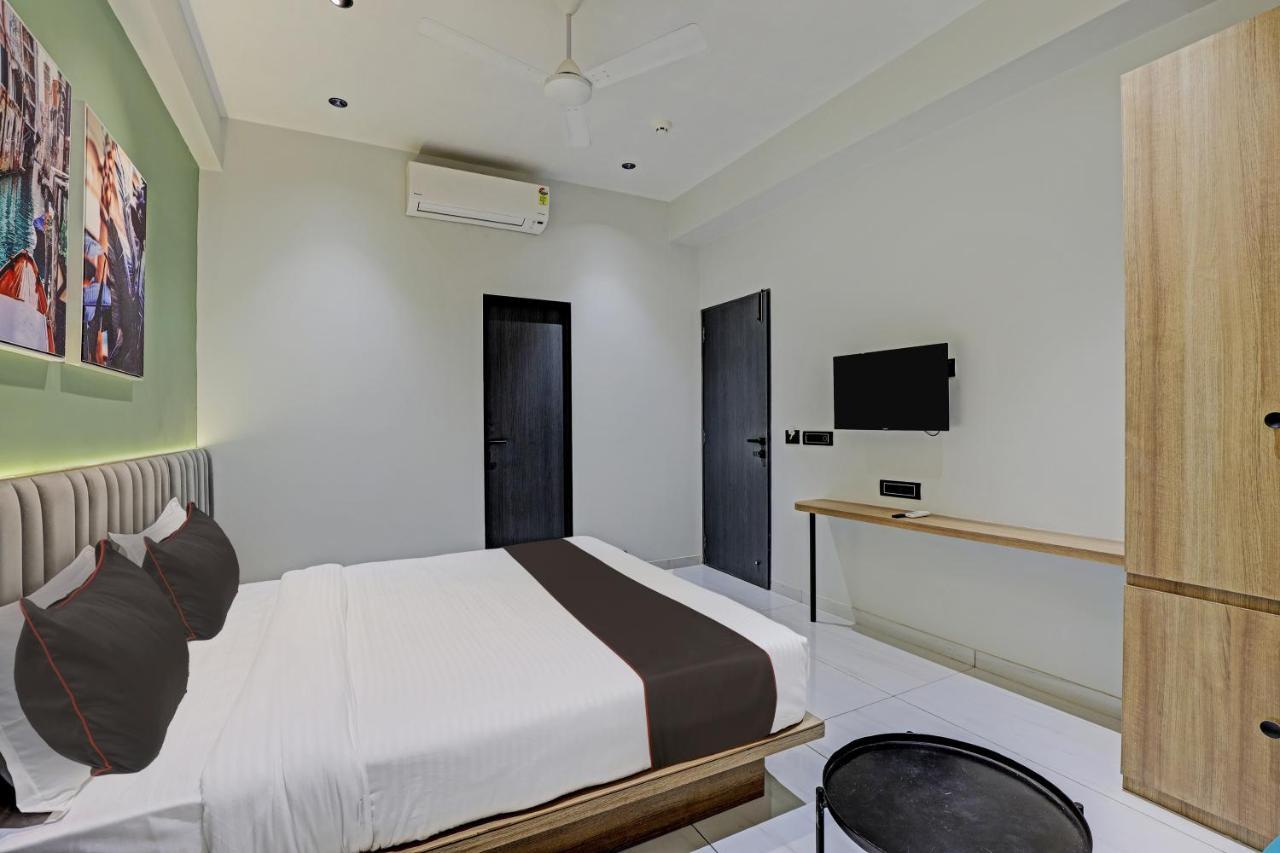 Hotel Lee Platinum أحمد أباد المظهر الخارجي الصورة